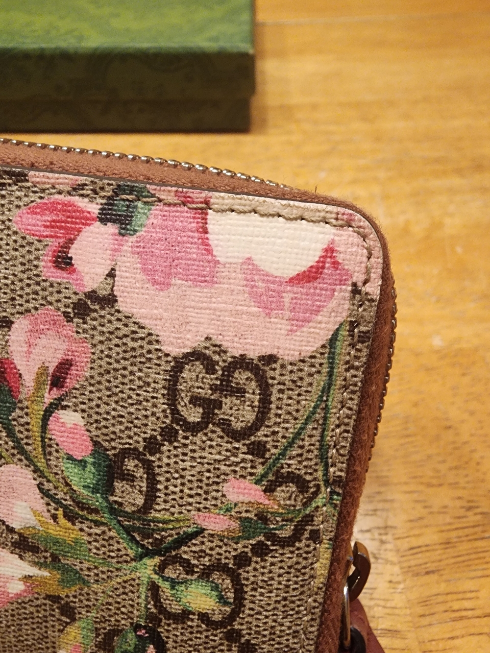 Gucci GG Supreme Blooms zip-around wristlet wallet featuring the signature mono - Picture 5 of 16